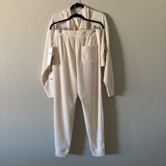 ALO Muse Jogger M and Sweater Hoodie S Creme Ivory Set New with Tags - Picture 3 of 11